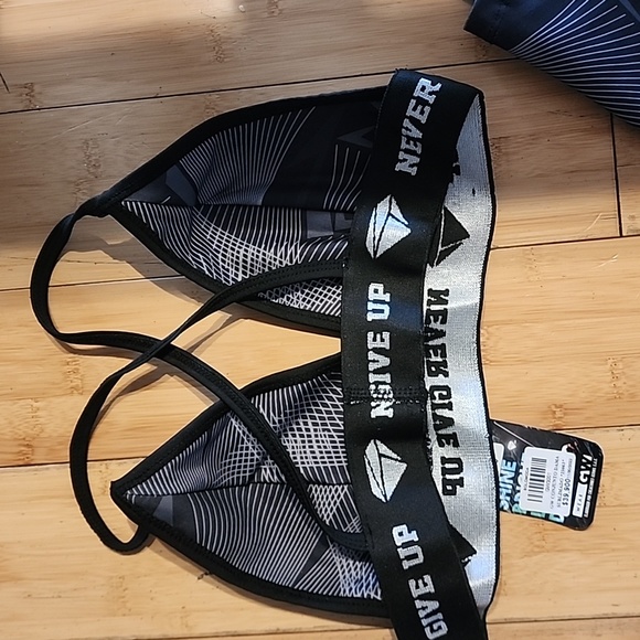 Activewear / workout set - Picture 4 of 4